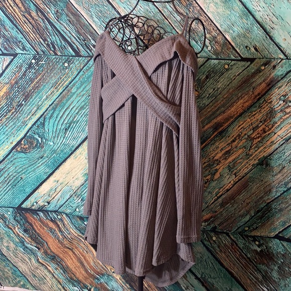 Dressfo Off The Shoulder Grey Hi/Low Sweater - Picture 4 of 6